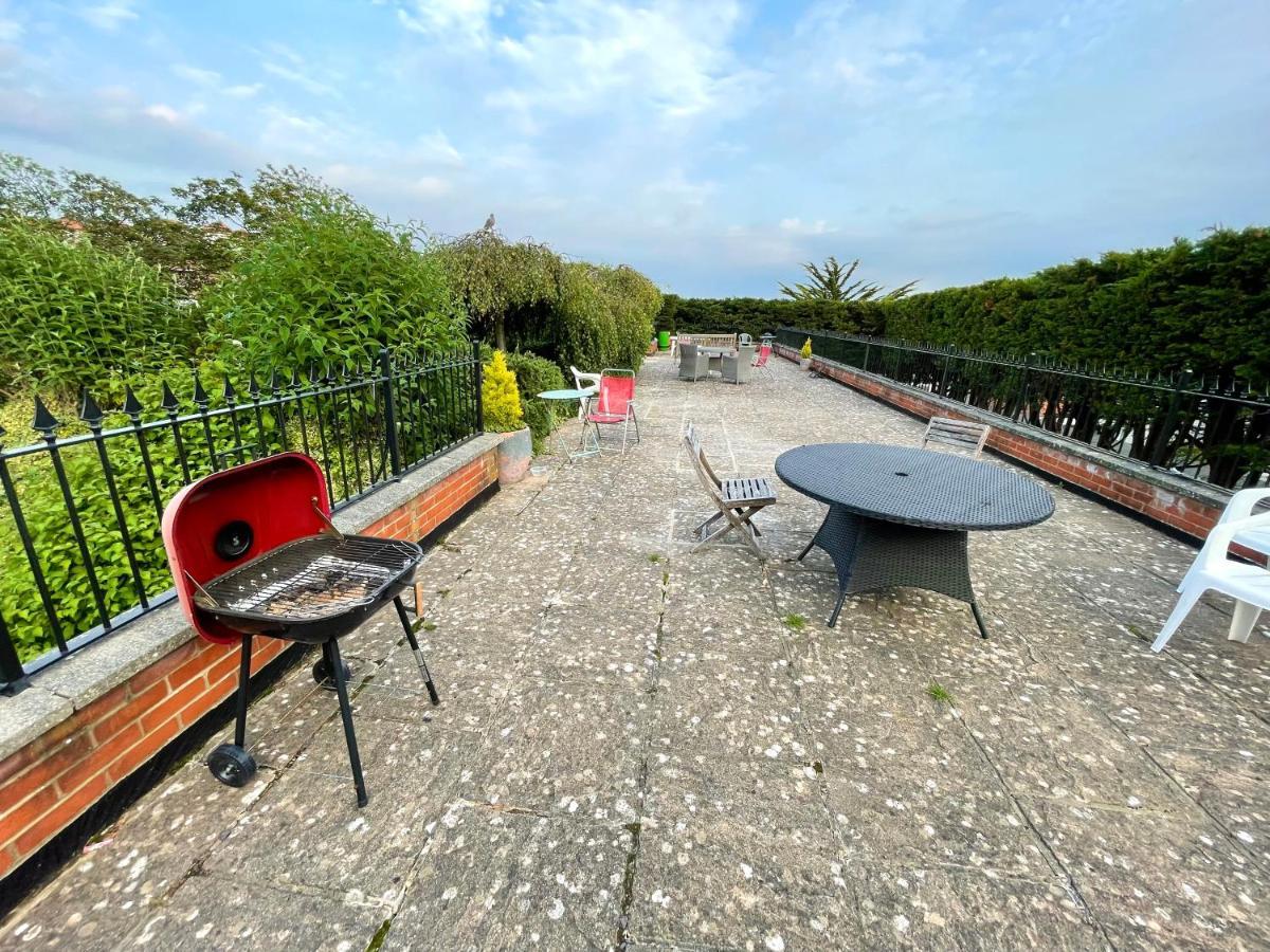 Sea View Family Stay By Beach Gym & Parking 伯恩茅斯 外观 照片